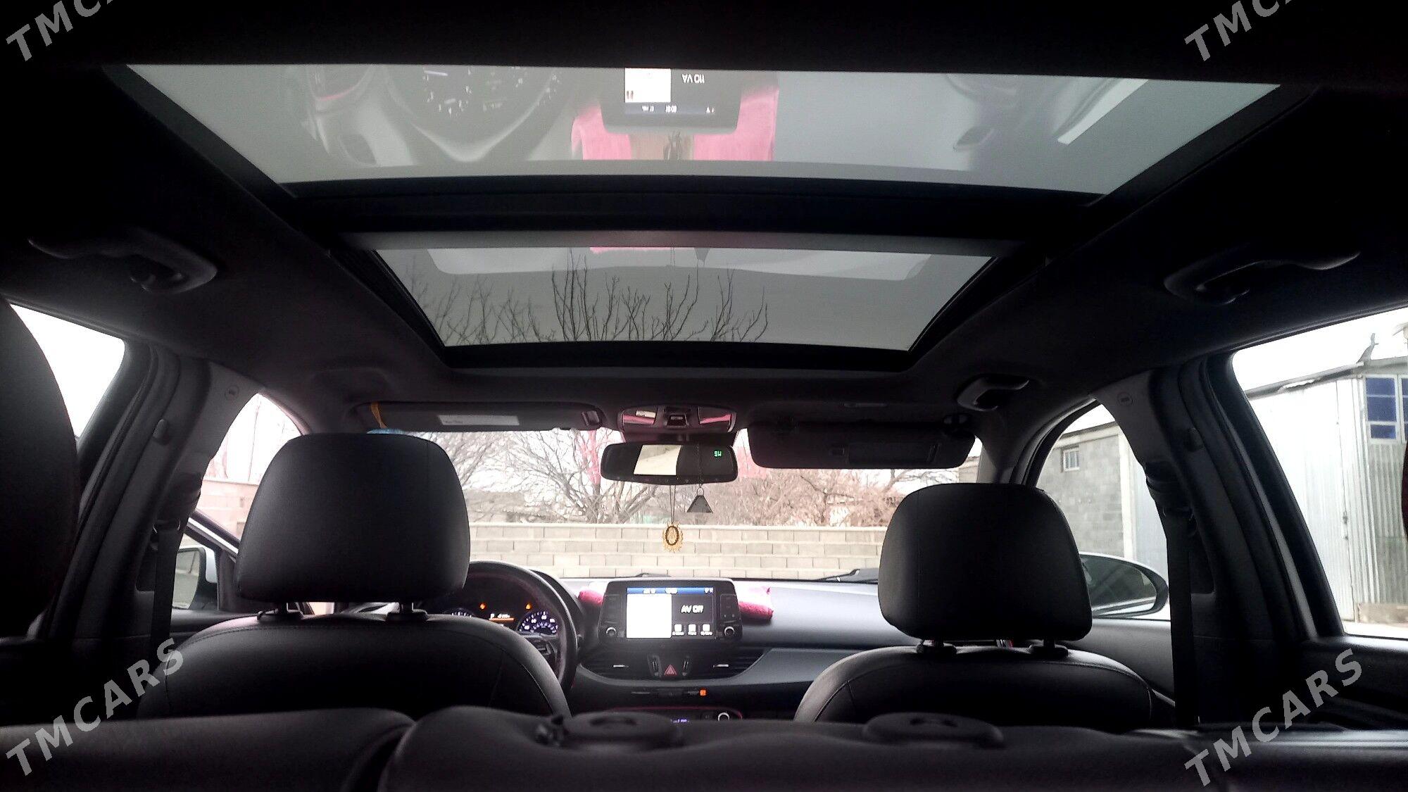 Hyundai Elantra GT 2017 - 185 000 TMT - Бахарден - img 10