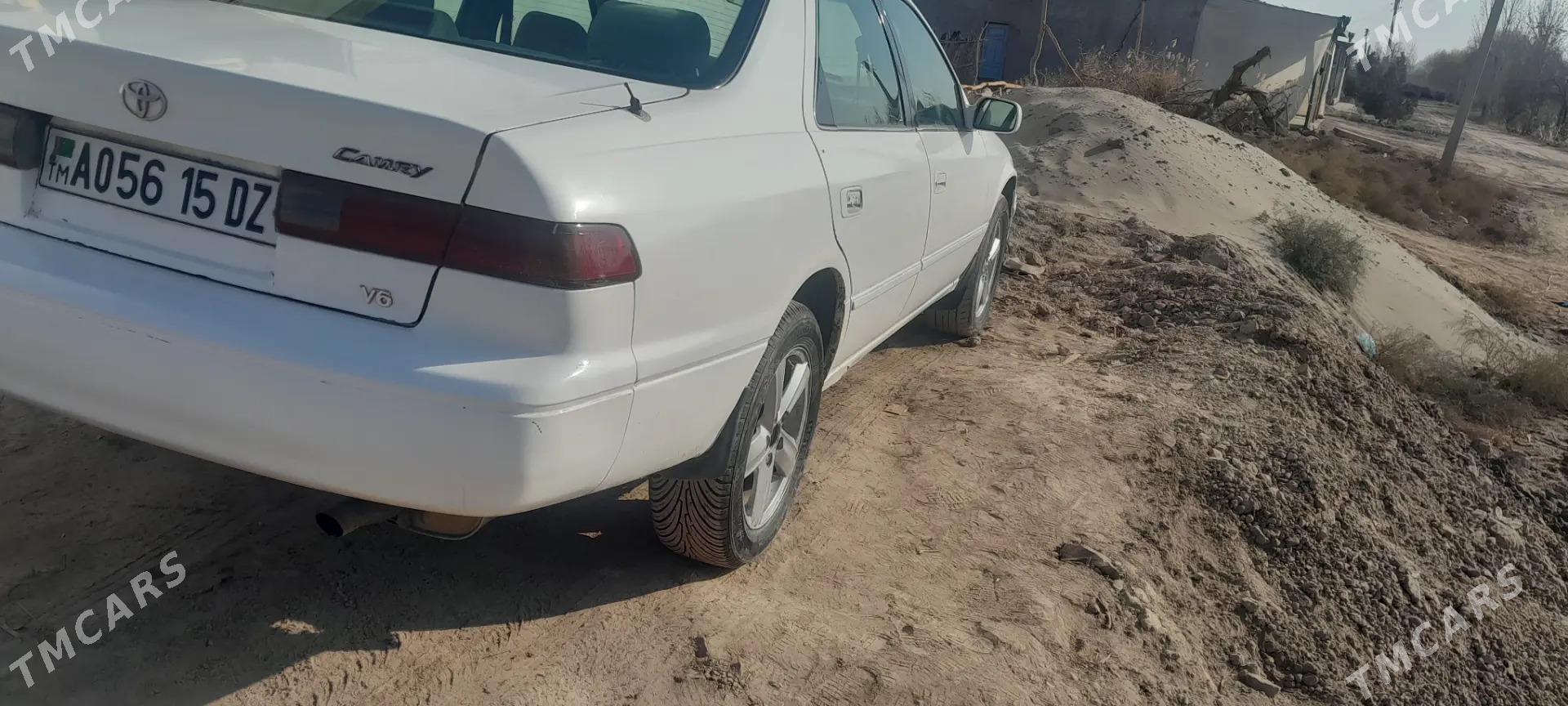 Toyota Camry 1998 - 123 000 TMT - Гурбансолтан Едже - img 4