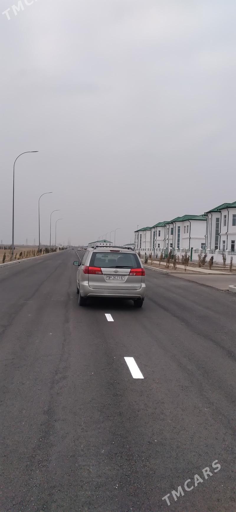 Toyota Sienna 2004 - 255 000 TMT - Кёнеургенч - img 4