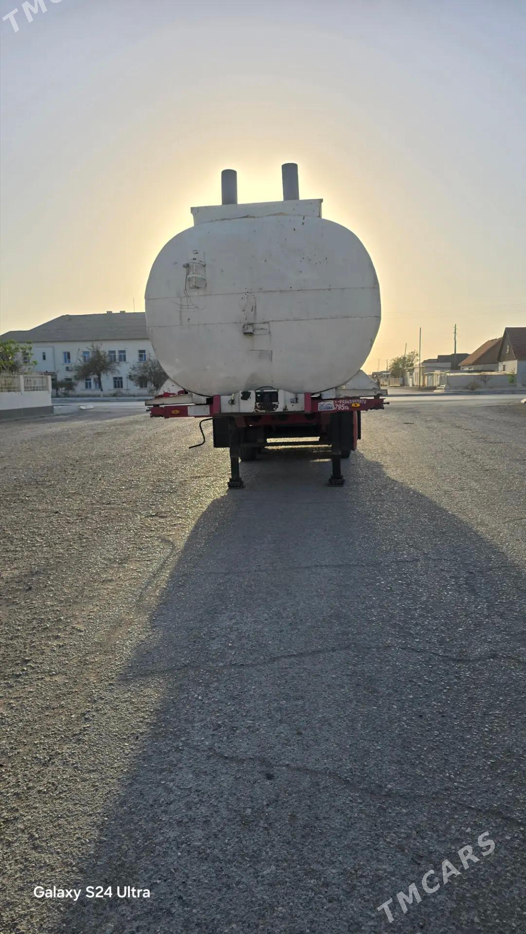 Krone Krone 2017 - 85 000 TMT - Türkmenbaşy - img 2