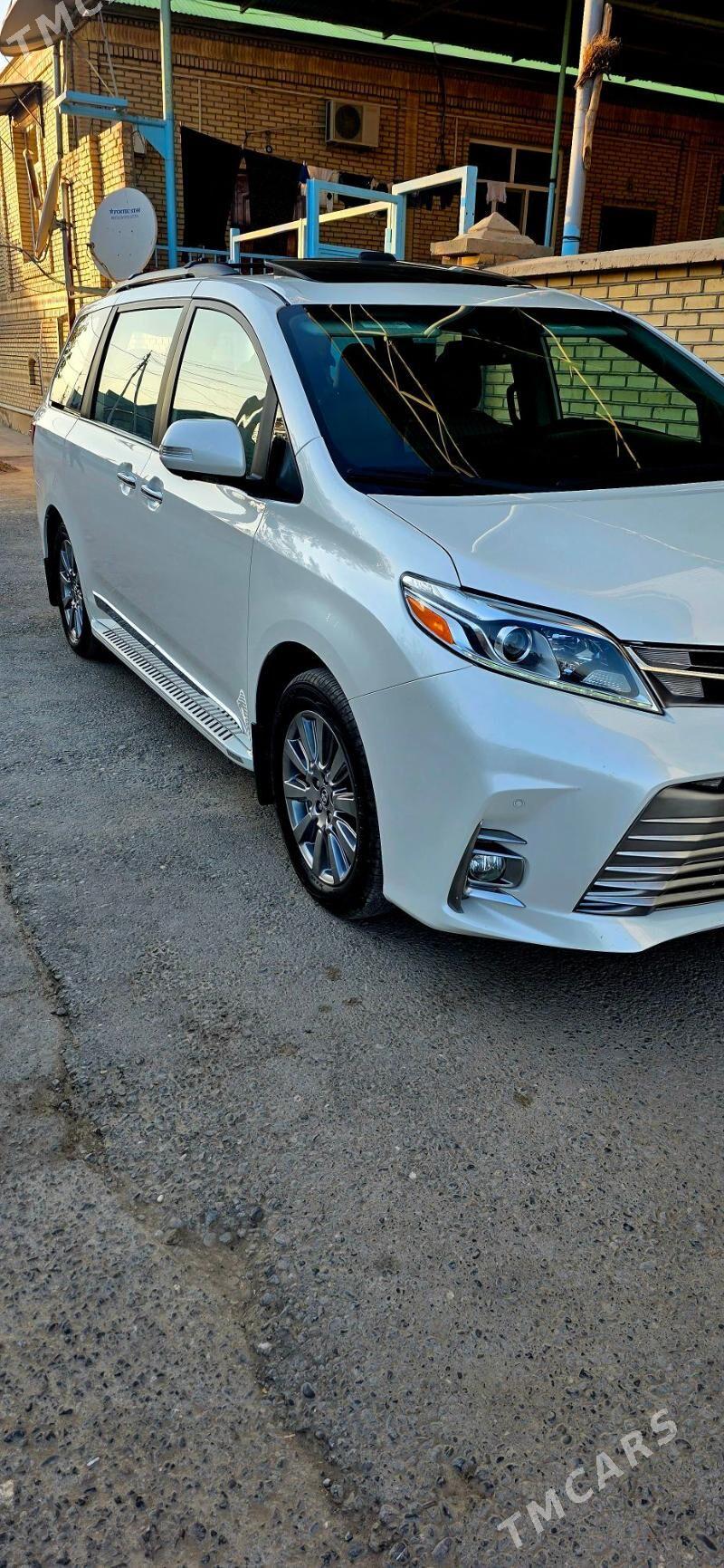 Toyota Sienna 2019 - 585 000 TMT - Ашхабад - img 2