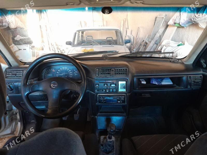 Opel Vectra 1994 - 47 000 TMT - Гурбансолтан Едже - img 3