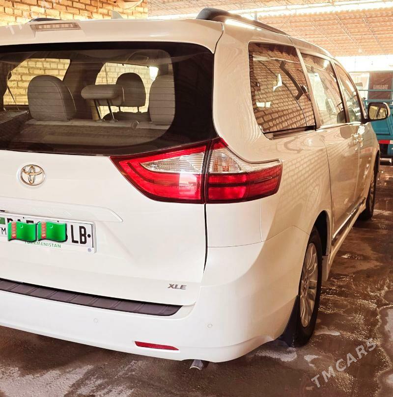 Toyota Sienna 2018 - 480 000 TMT - Гарабекевюл - img 1