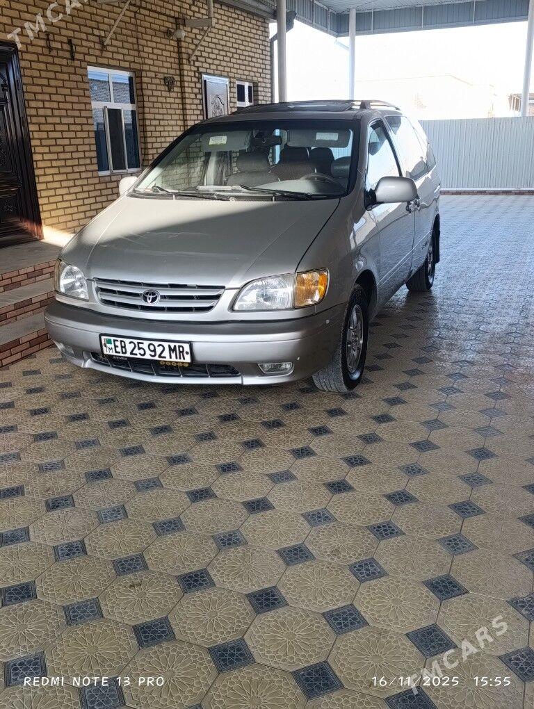 Toyota Sienna 2002 - 185 000 TMT - Мары - img 1