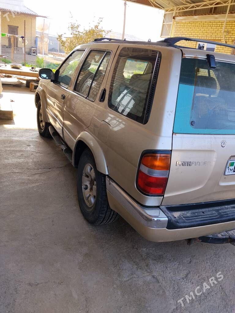 Nissan Pathfinder 1998 - 55 000 TMT - Мары - img 3