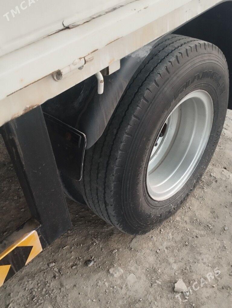 Mitsubishi Canter 2004 - 290 000 TMT - Берекет - img 5