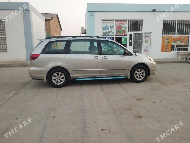 Toyota Sienna 2005 - 250 000 TMT - Сакар - img 5