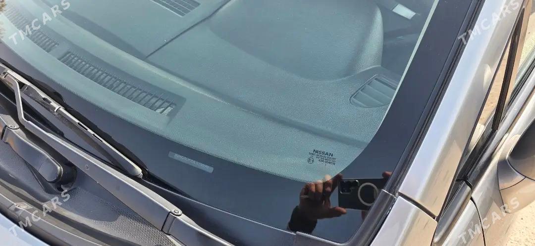 Nissan Versa 2011 - 125 000 TMT - Мары - img 8