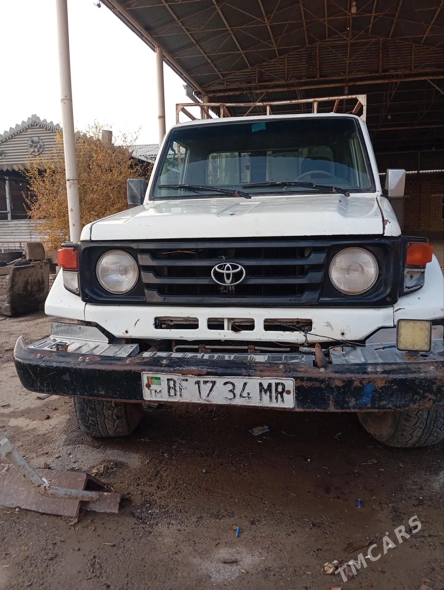 Toyota Hilux 2000 - 120 000 TMT - Сакарчага - img 3