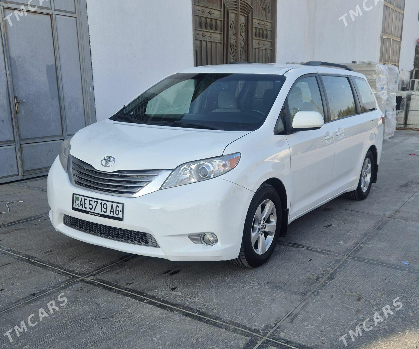 Toyota Sienna 2015 - 349 000 TMT - Aşgabat - img 1