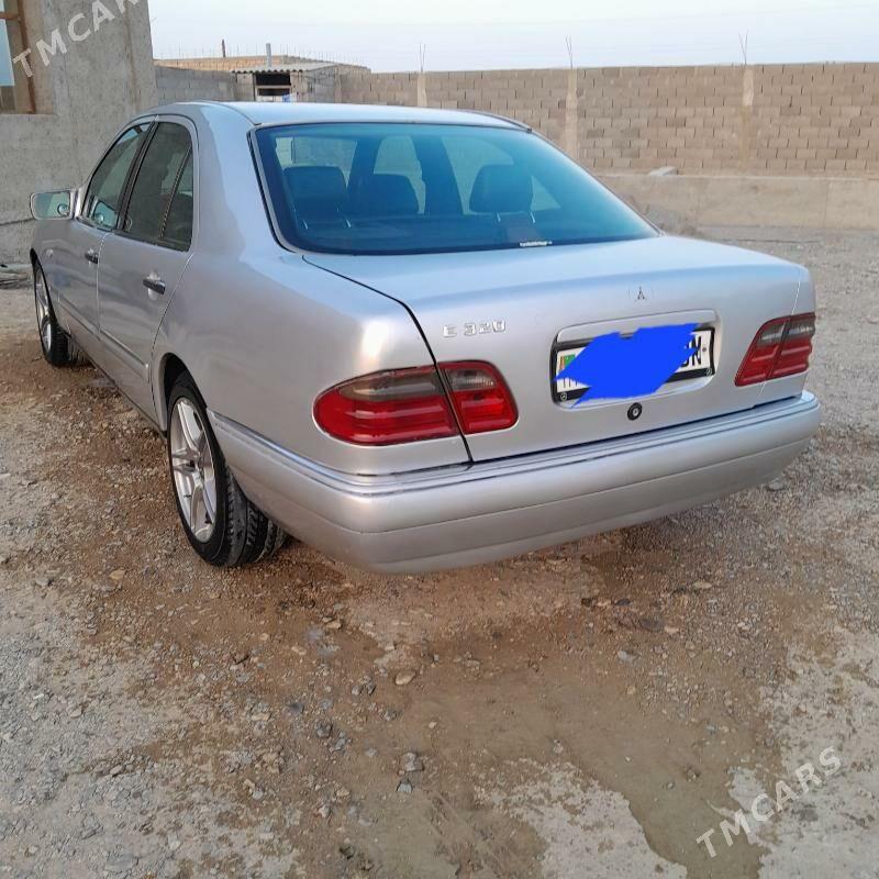 Mercedes-Benz E320 1996 - 60 000 TMT - Gyzylarbat - img 3
