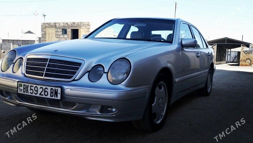Mercedes-Benz E320 2001 - 90 000 TMT - Гумдаг - img 2