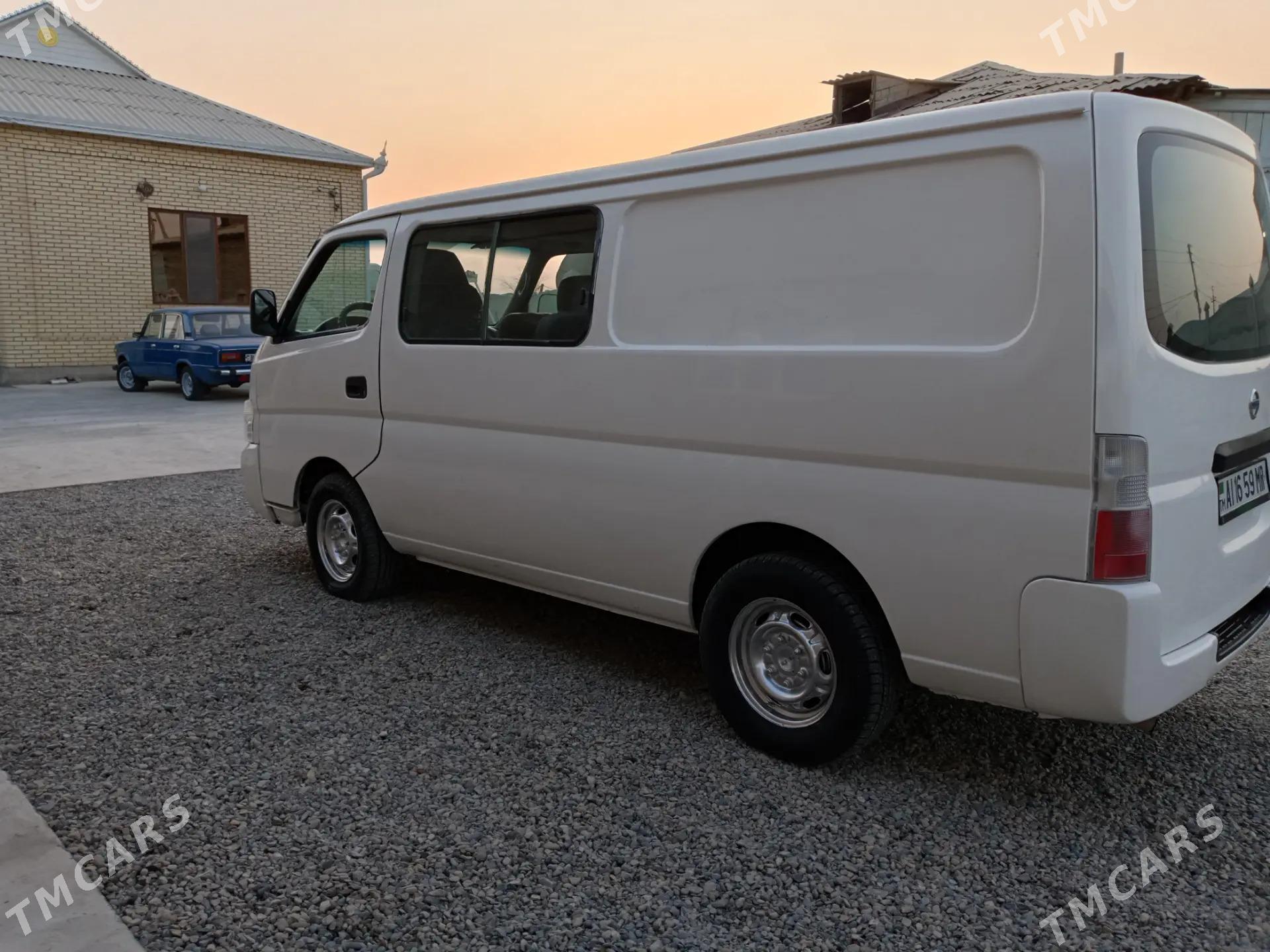 Nissan Urvan 2003 - 120 000 TMT - Мары - img 2