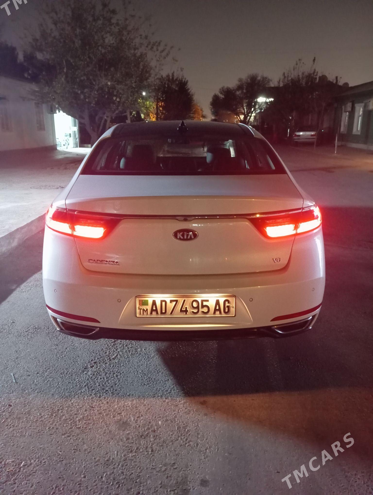Kia Cadenza 2019 - 320 000 TMT - 30 мкр - img 3