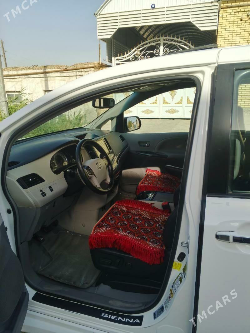Toyota Sienna 2013 - 320 000 TMT - Мары - img 7