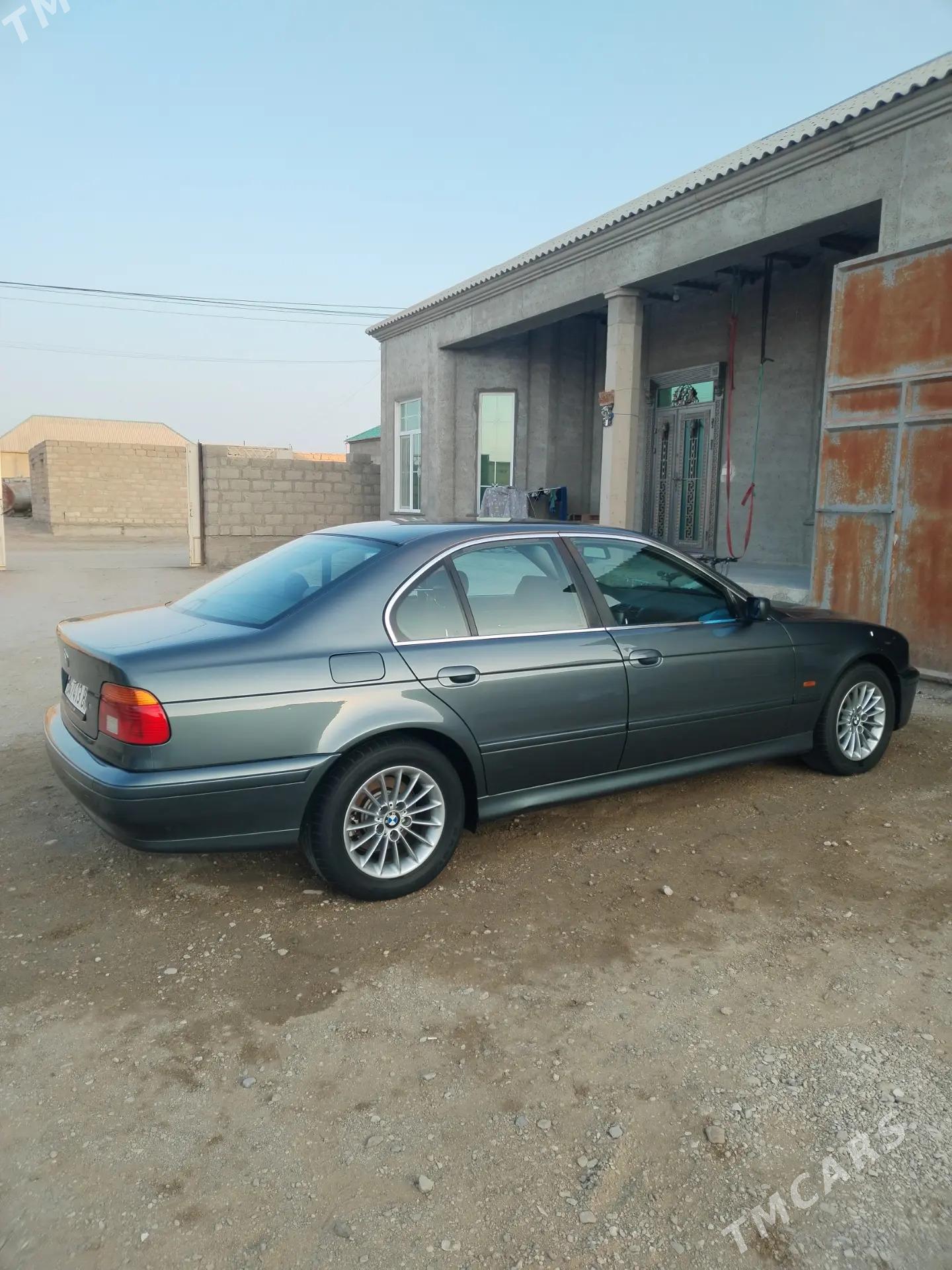 BMW E39 2002 - 150 000 TMT - Гумдаг - img 4