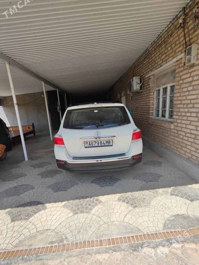 Toyota Highlander 2011 - 330 000 TMT - Туркменгала - img 3