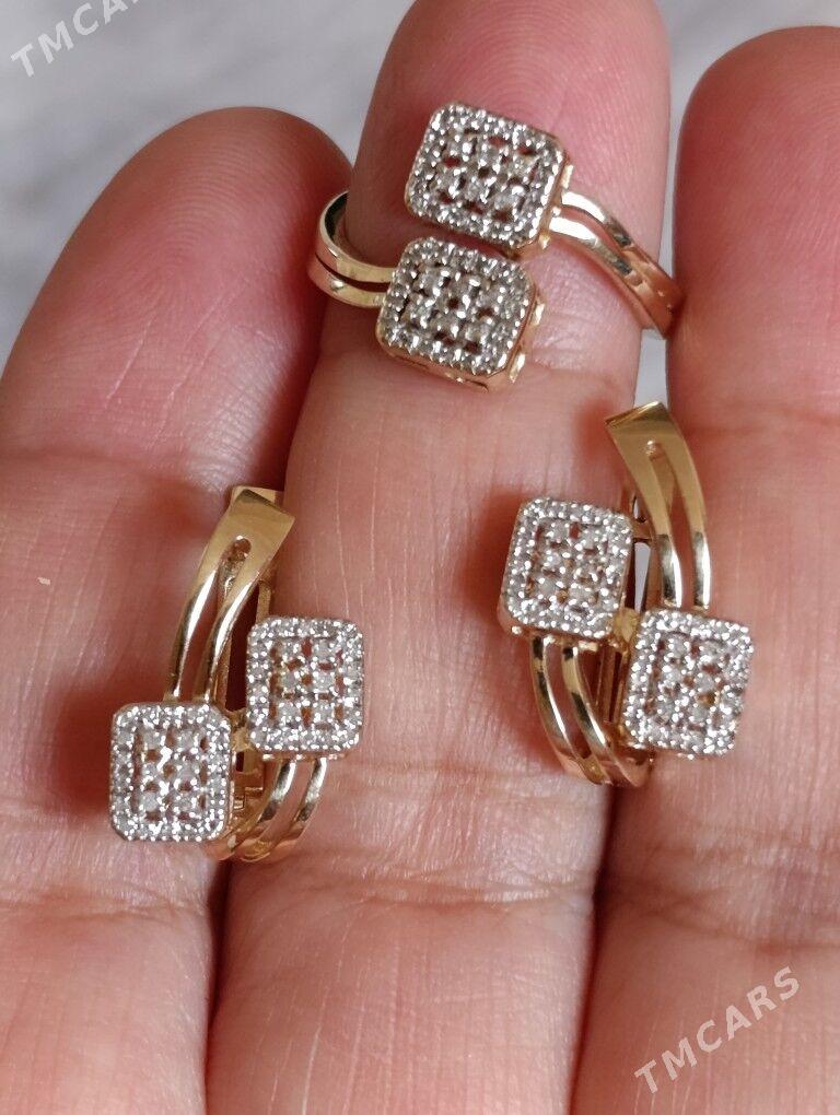 Gyzyl yerewan komplekt - Sowetskiý köç. (Garaşsyzlyk şaýoly) - img 2