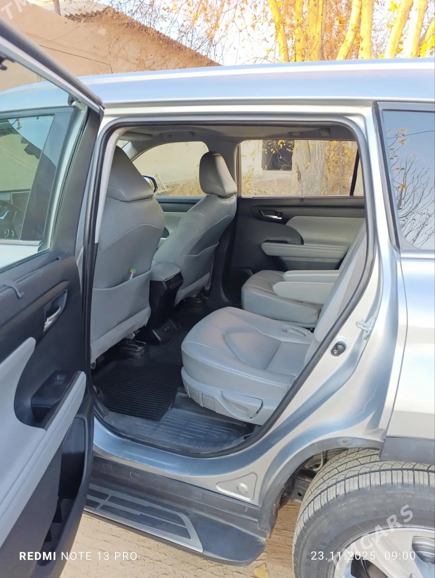 Toyota Highlander 2022 - 600 000 TMT - Гурбансолтан Едже - img 5