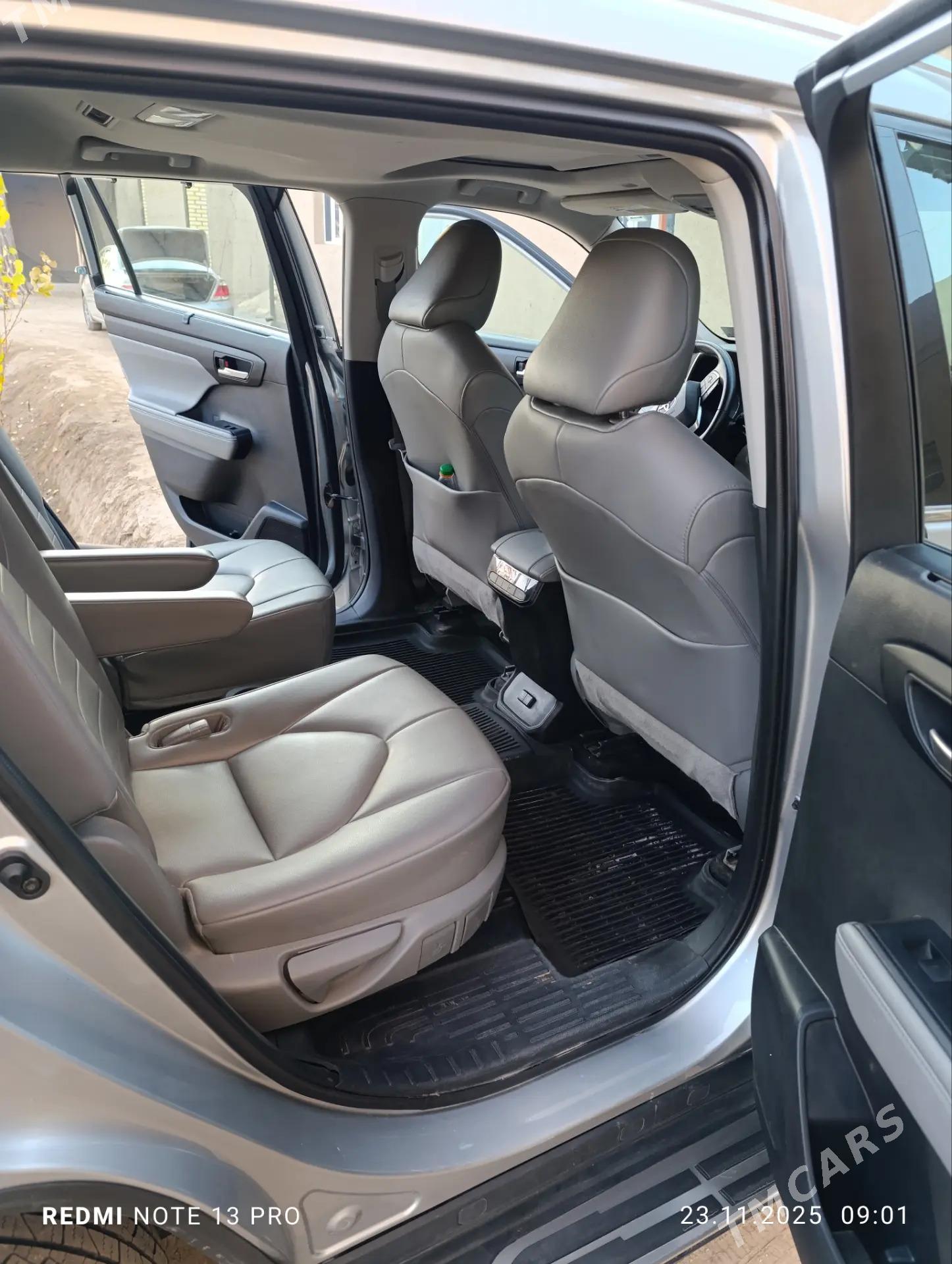 Toyota Highlander 2022 - 600 000 TMT - Гурбансолтан Едже - img 8