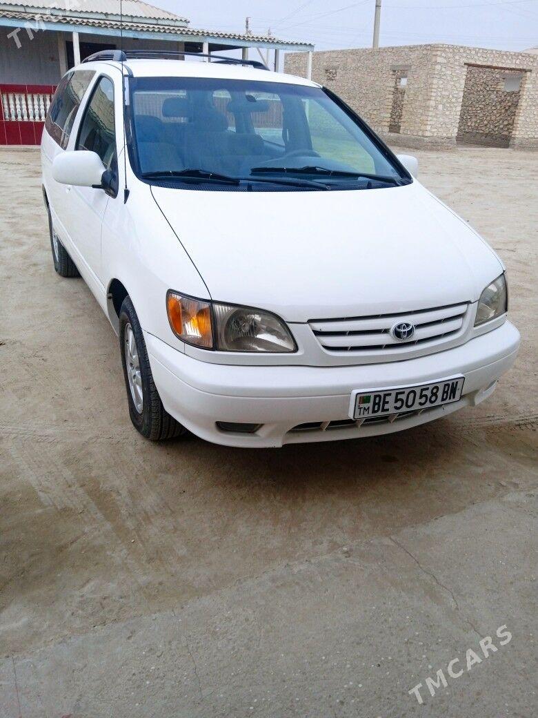 Toyota Sienna 2002 - 175 000 TMT - Эсенгулы - img 2