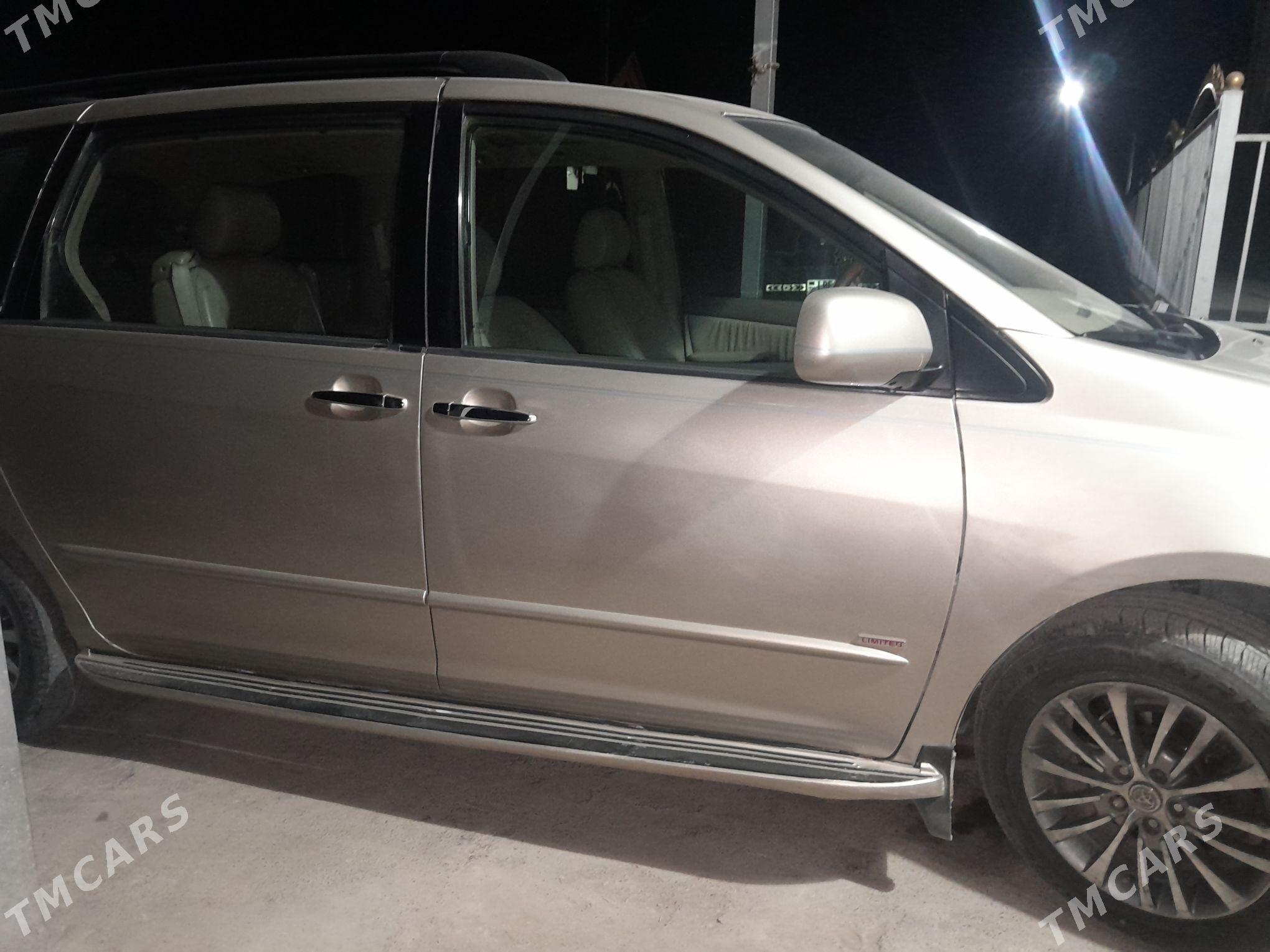 Toyota Sienna 2004 - 240 000 TMT - Койтендаг - img 4