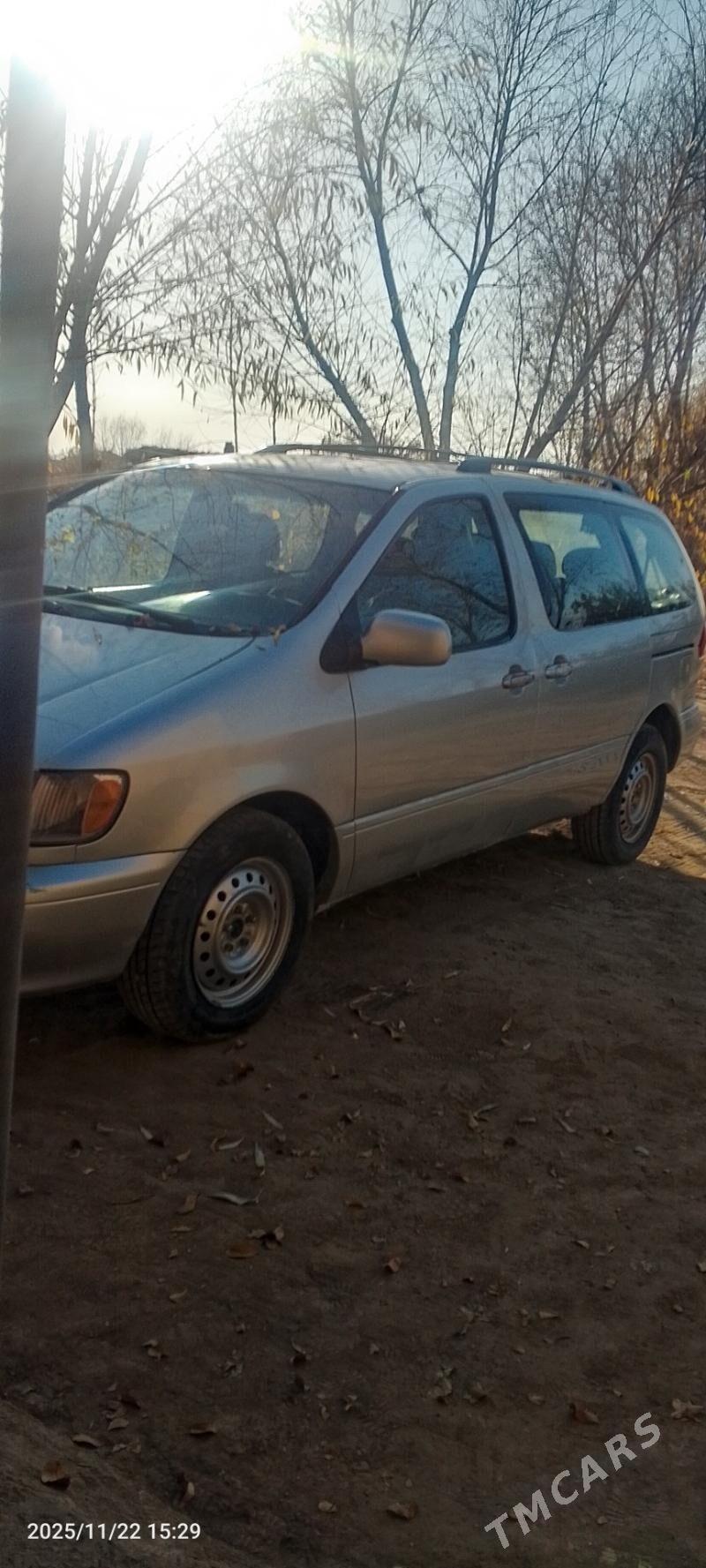 Toyota Sienna 2002 - 200 000 TMT - етр. Туркменбаши - img 4