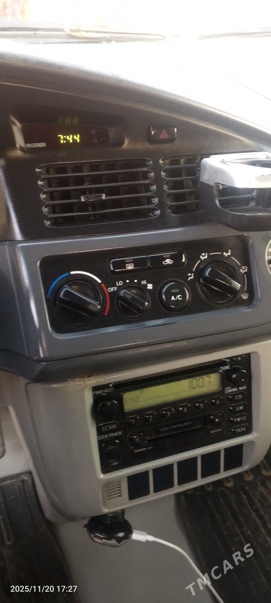 Toyota Sienna 2002 - 200 000 TMT - етр. Туркменбаши - img 5