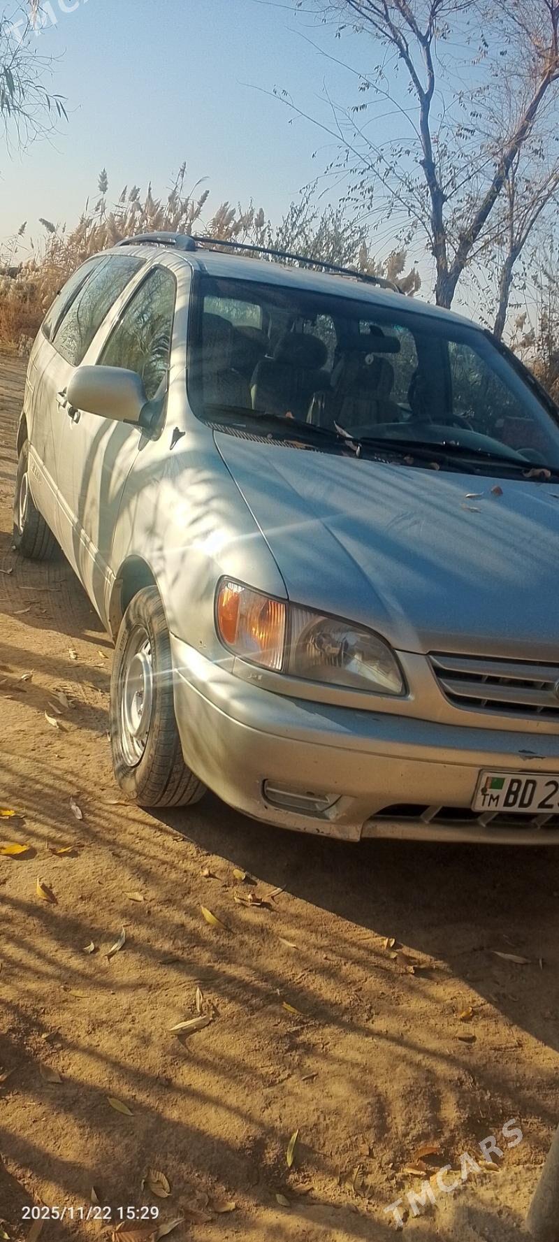 Toyota Sienna 2002 - 200 000 TMT - етр. Туркменбаши - img 3