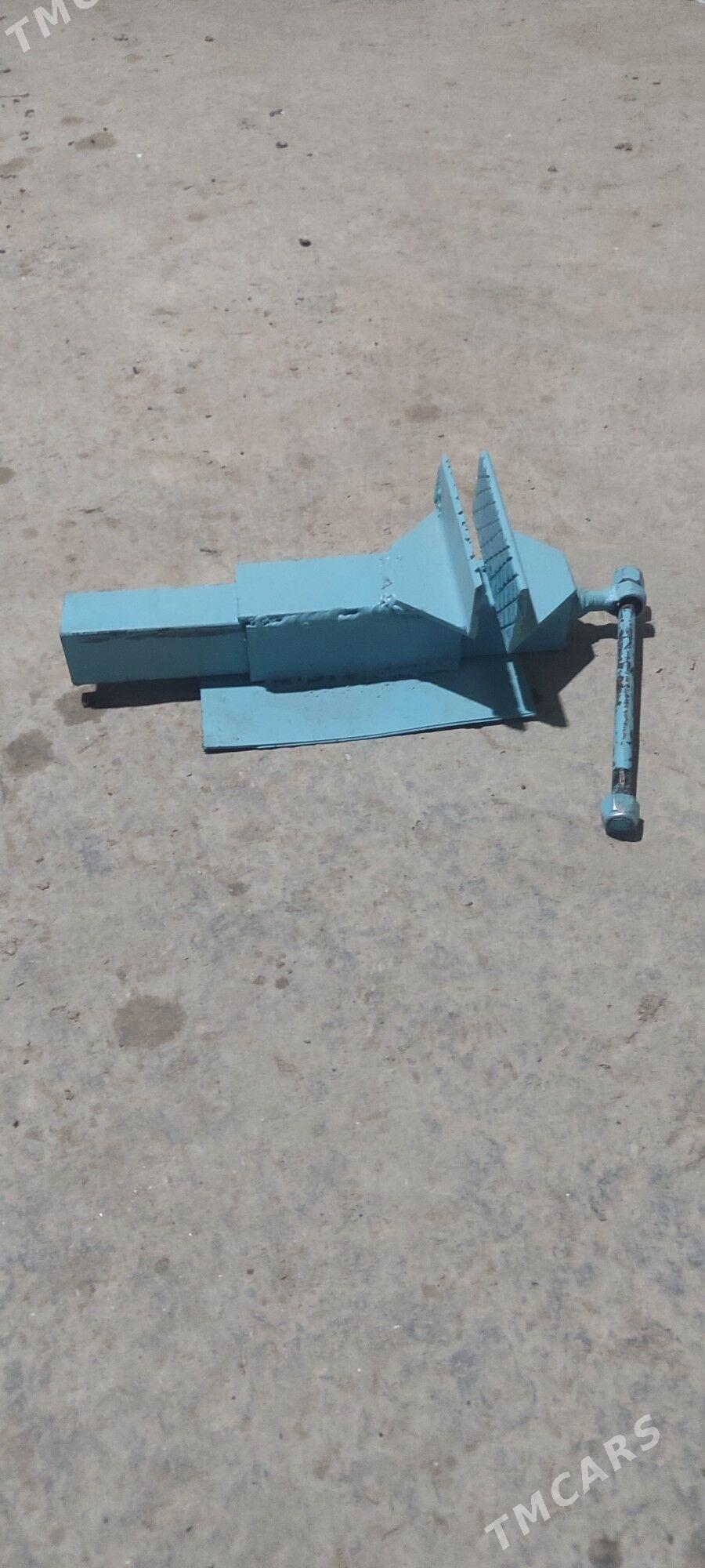 тиски - Туркменабат - img 1