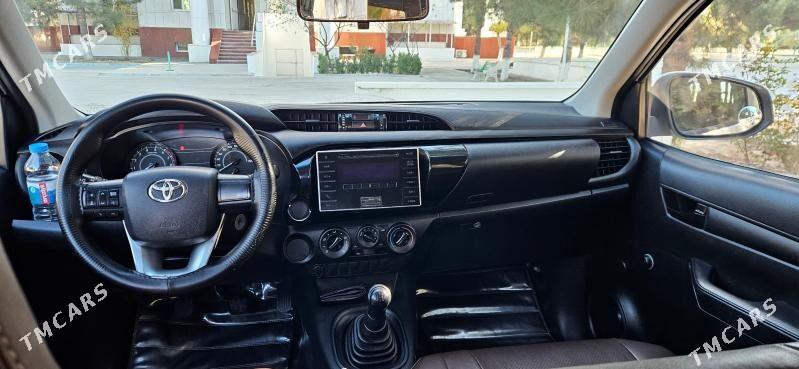 Toyota Hilux 2016 - 390 000 TMT - Ашхабад - img 2