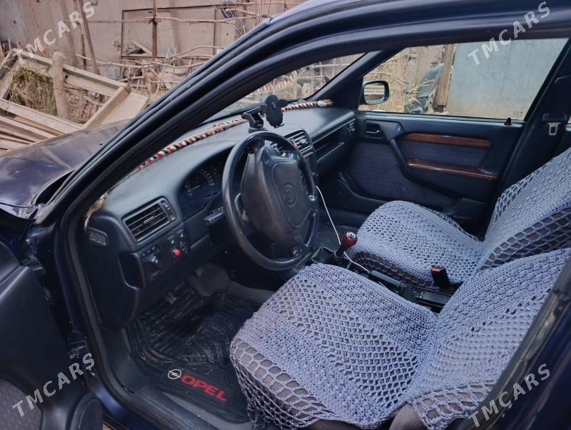 Opel Vectra 1994 - 60 000 TMT - Гурбансолтан Едже - img 10