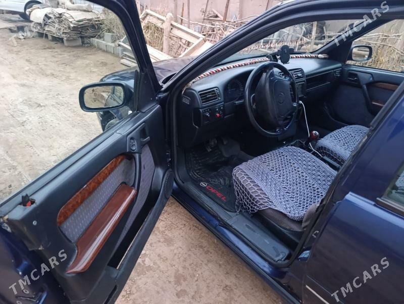 Opel Vectra 1994 - 60 000 TMT - Гурбансолтан Едже - img 9