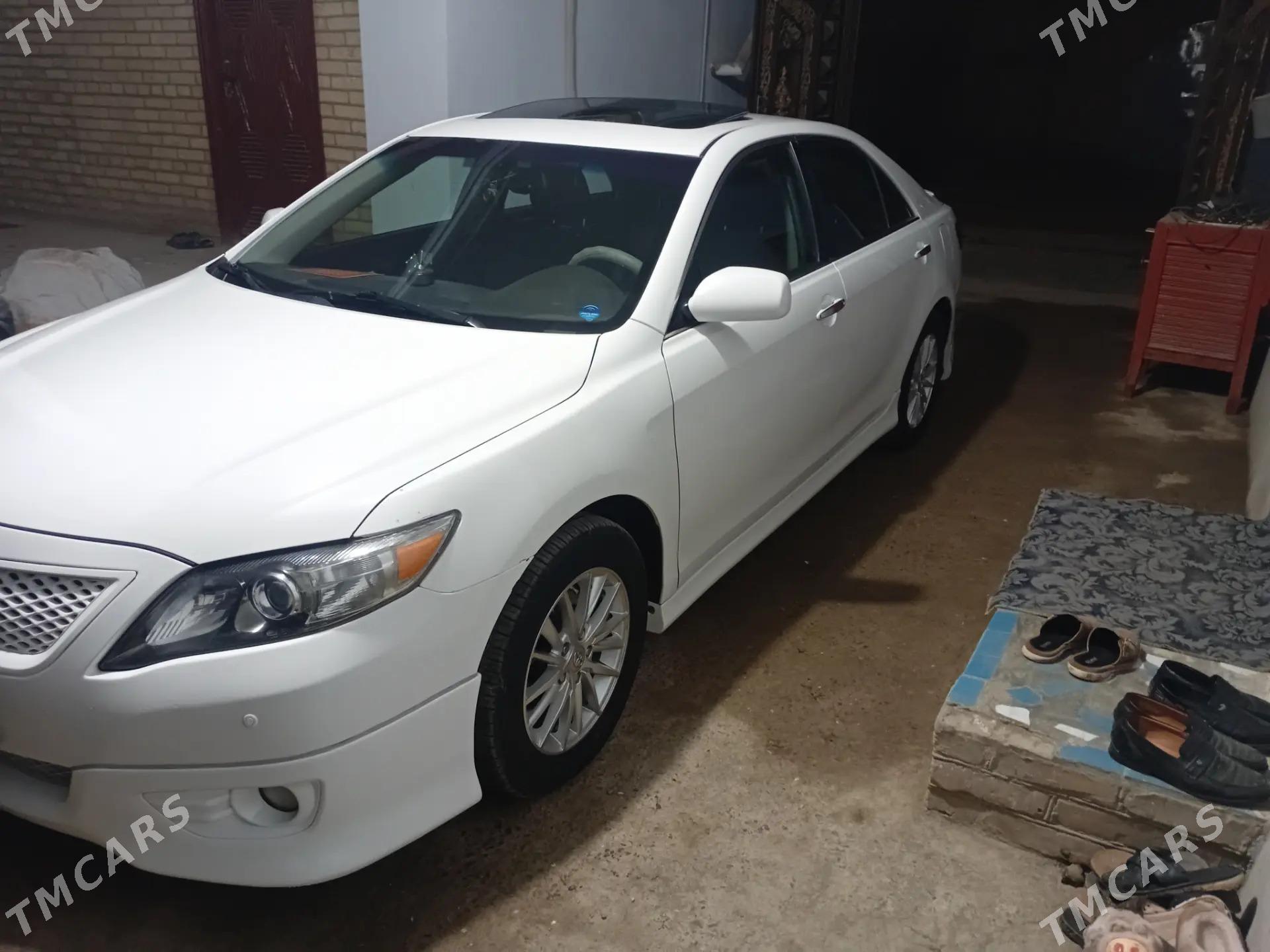 Toyota Camry 2011 - 250 000 TMT - Дянев - img 4