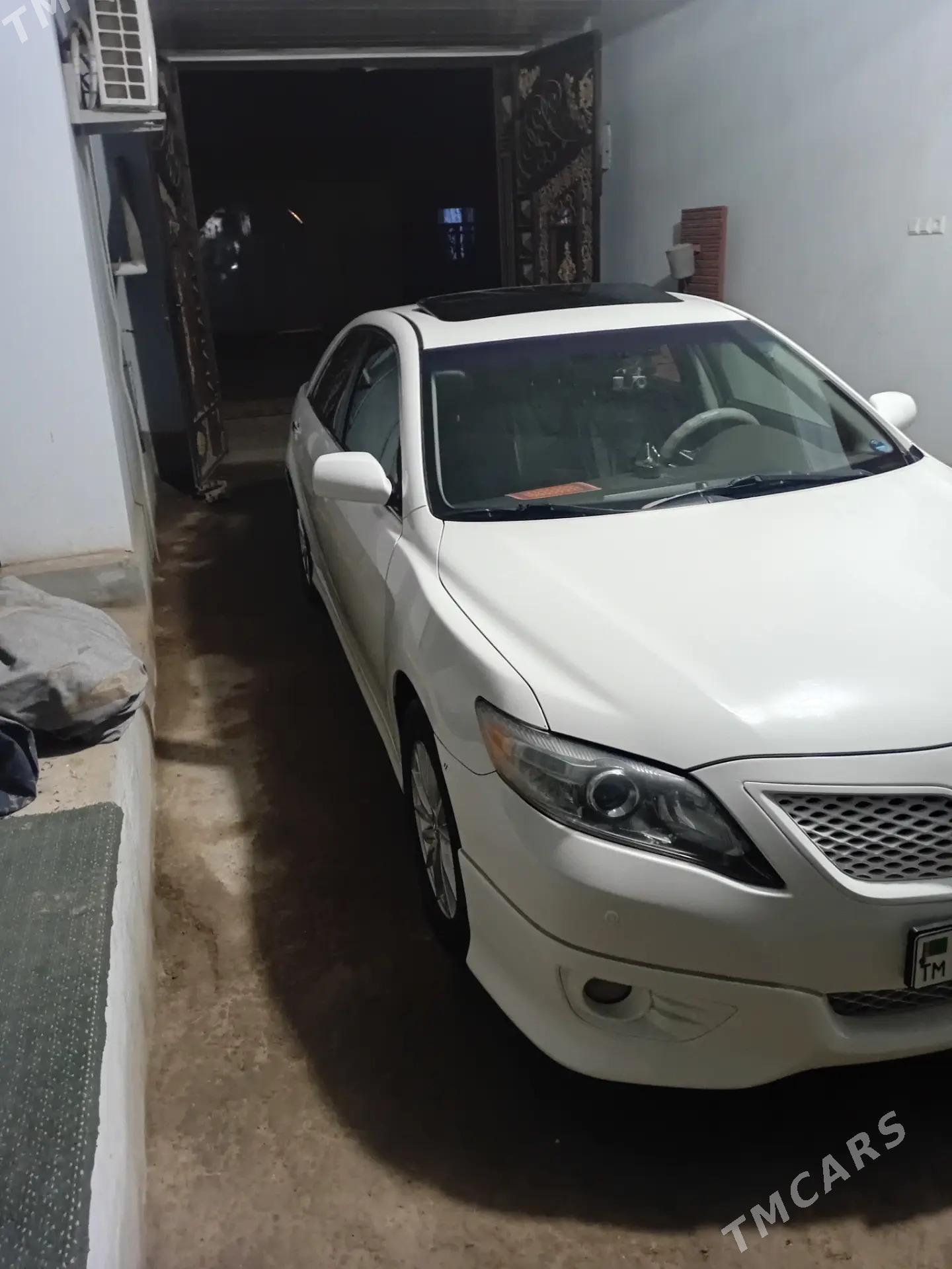 Toyota Camry 2011 - 250 000 TMT - Дянев - img 6