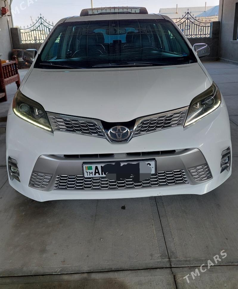 Toyota Sienna 2017 - 405 000 TMT - Ашхабад - img 3