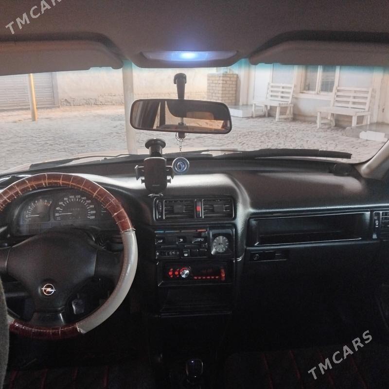 Opel Vectra 1992 - 35 000 TMT - Mary - img 7