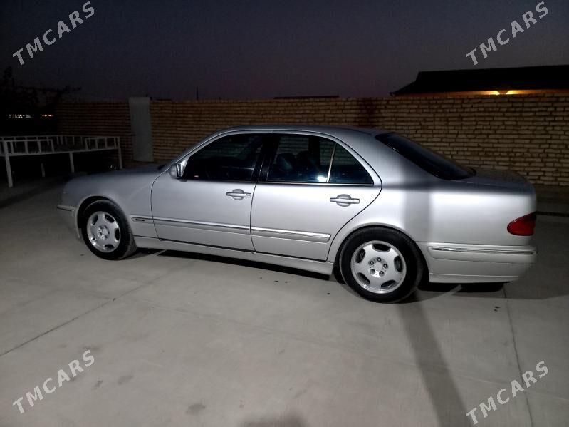 Mercedes-Benz E320 2001 - 100 000 TMT - Серахс - img 2