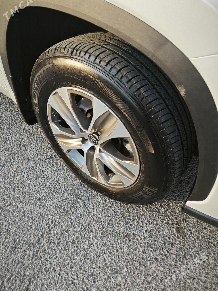 Toyota Highlander 2023 - 627 000 TMT - Ашхабад - img 10