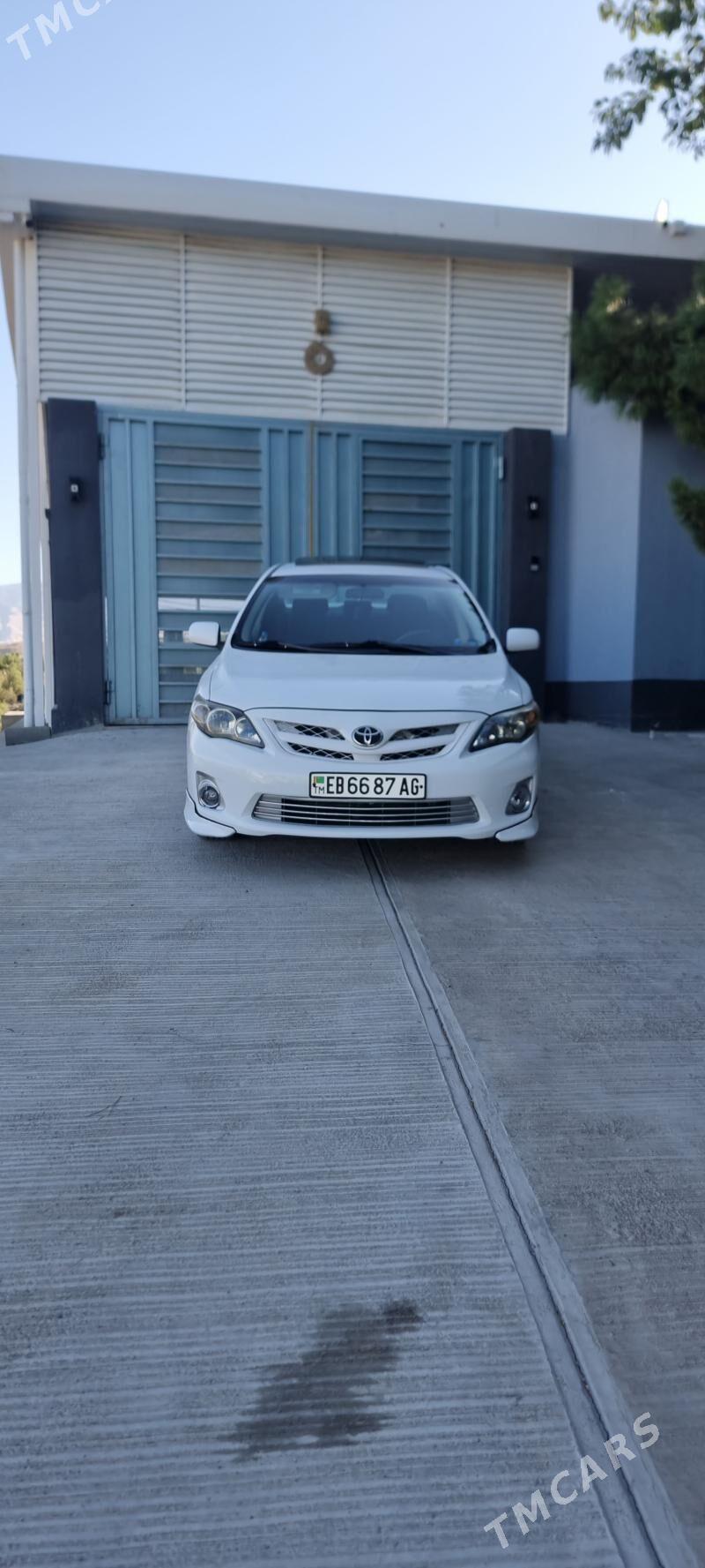 Toyota Corolla 2011 - 200 000 TMT - 8 мкр - img 1