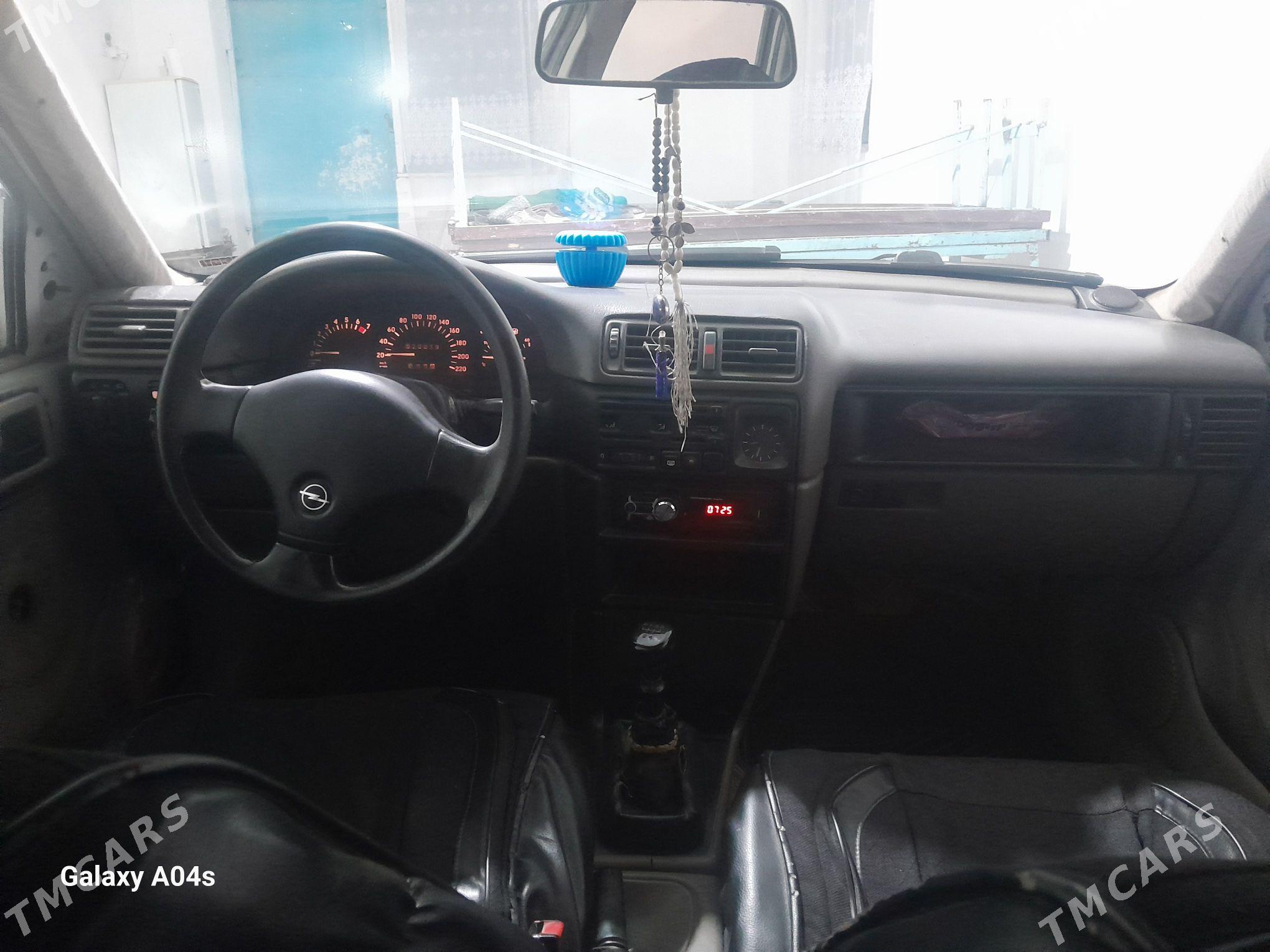 Opel Vectra 1990 - 20 000 TMT - Дянев - img 3