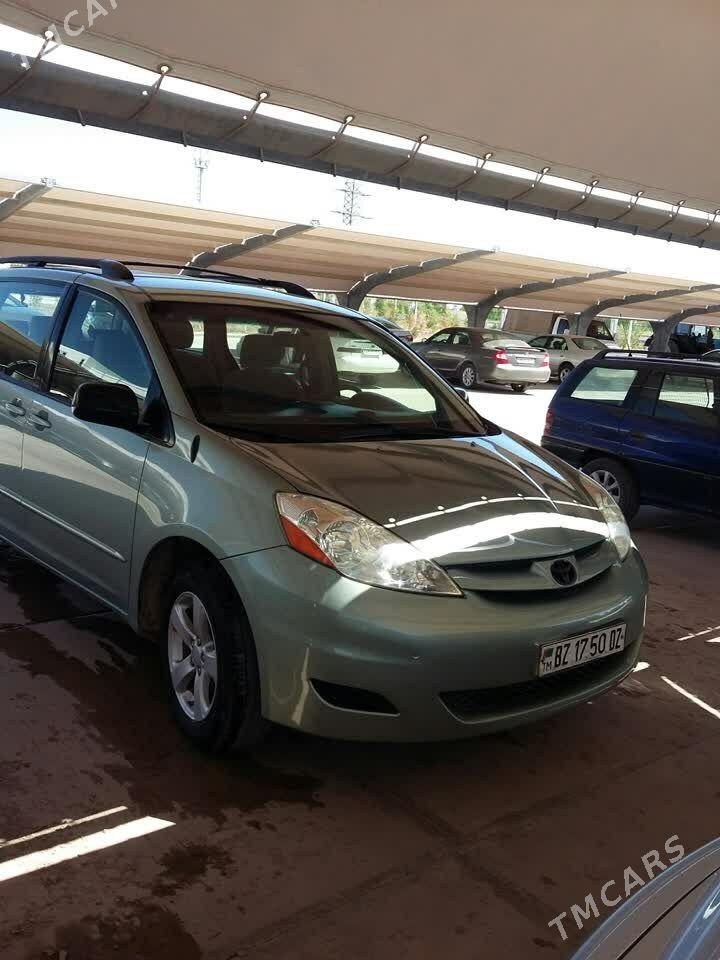 Toyota Sienna 2008 - 300 000 TMT - Балканабат - img 4