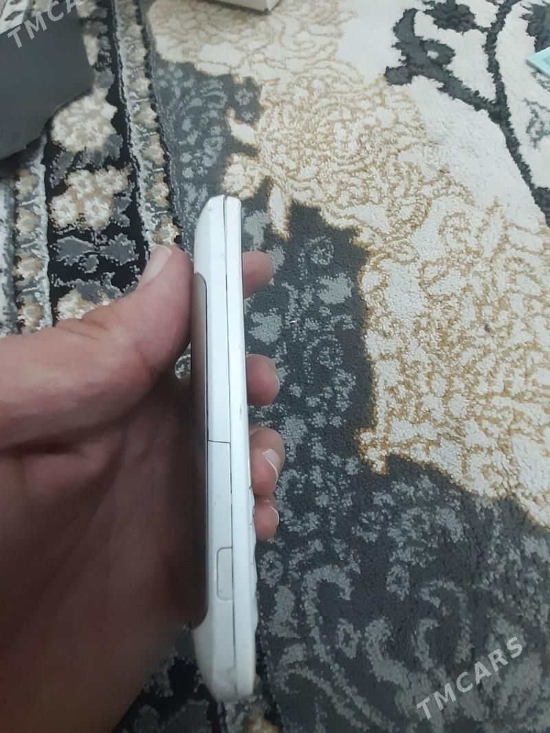 Nokia E5 - Büzmeýin - img 6