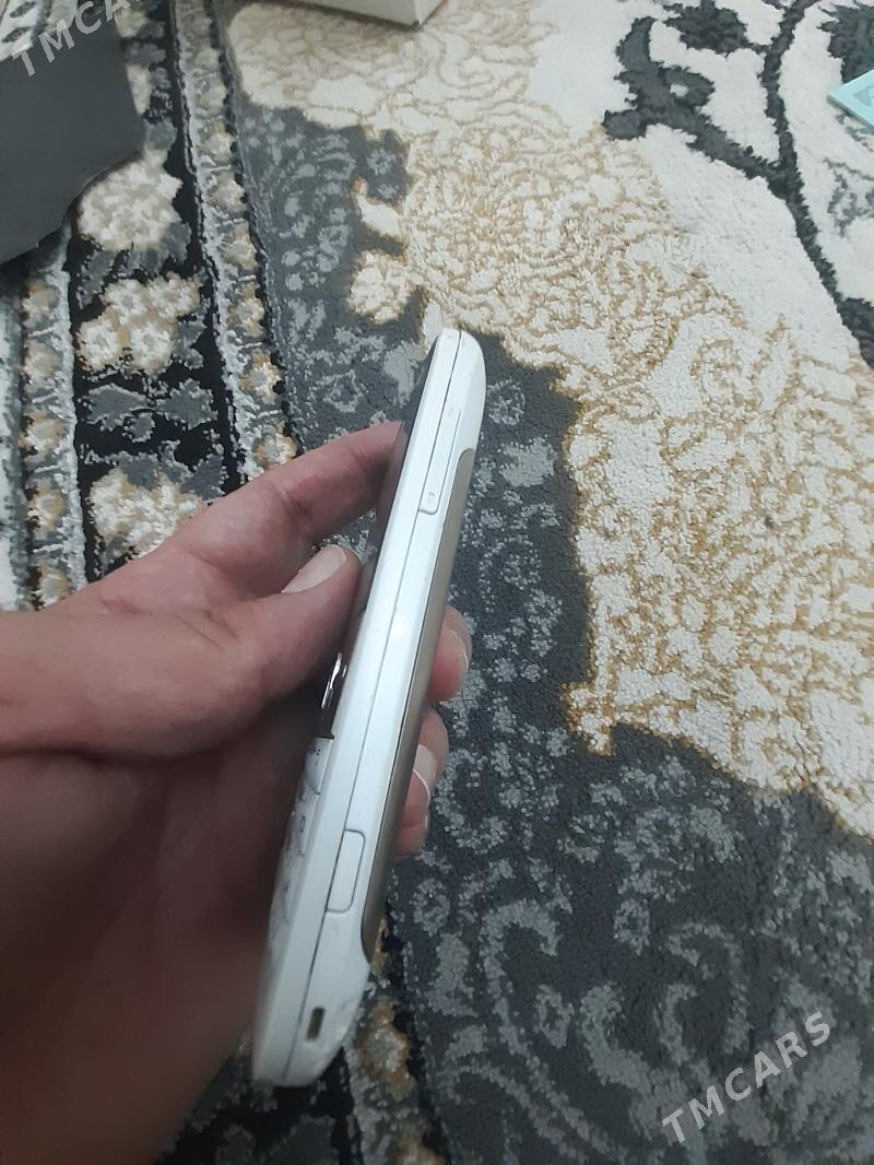 Nokia E5 - Büzmeýin - img 5