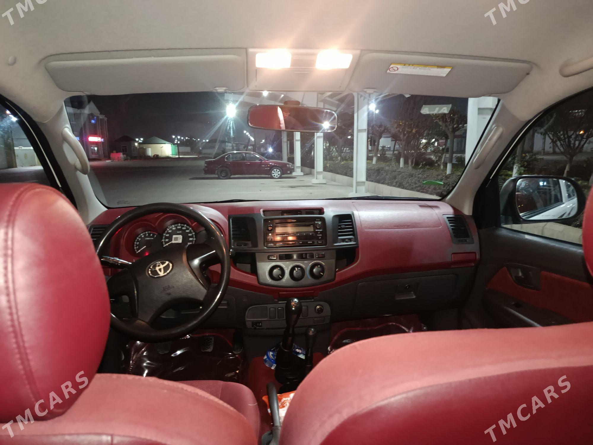 Toyota Hilux 2012 - 370 000 TMT - Мары - img 6