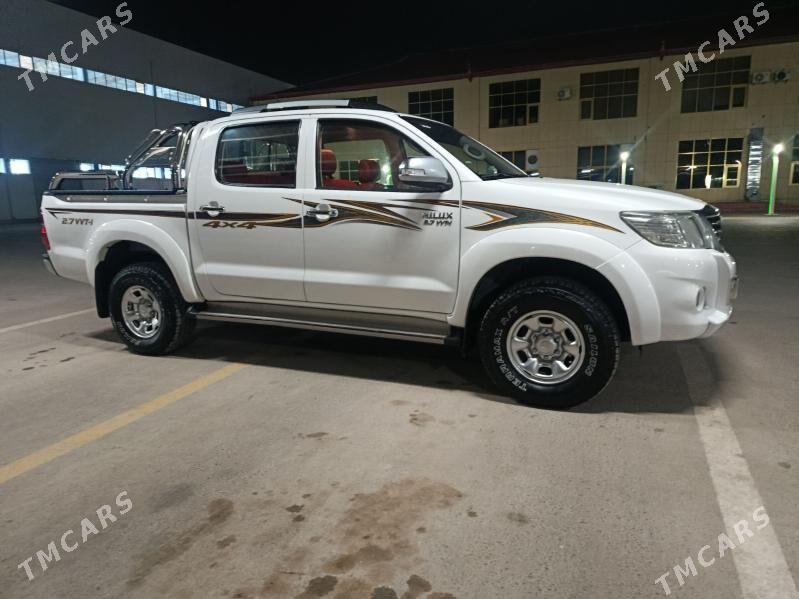 Toyota Hilux 2012 - 370 000 TMT - Мары - img 8