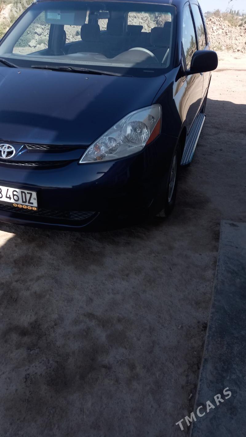 Toyota Sienna 2008 - 250 000 TMT - Дашогуз - img 7