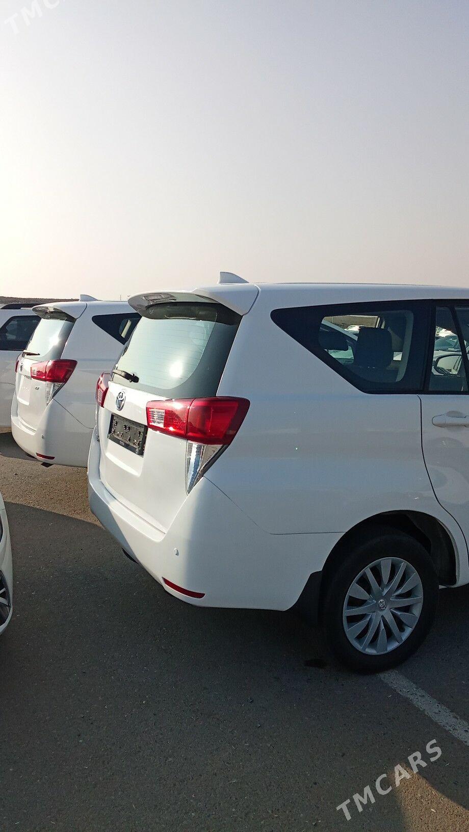 Toyota Innova 2022 - 285 000 TMT - "Алтын Асыр" Гундогар базары ( Толкучка) - img 2