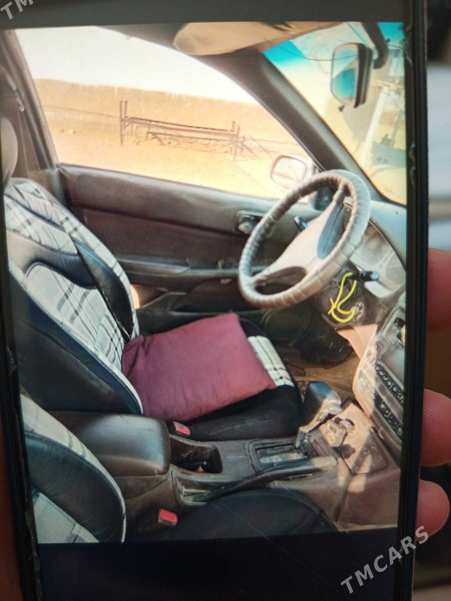 Toyota Carina 1993 - 30 000 TMT - Тагтабазар - img 4