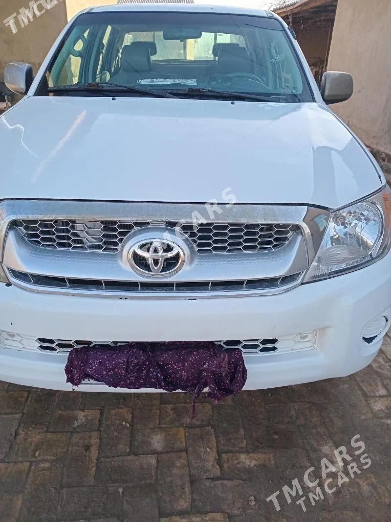 Toyota Hilux 2006 - 220 000 TMT - Ёлётен - img 1